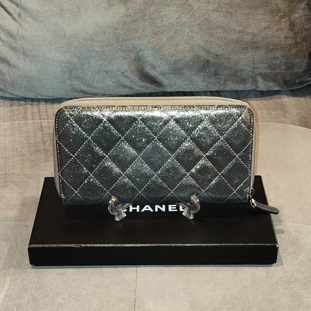 EUC Chanel Iridescent Calfskin Quilted Tartan Button Zip Around Long Wallet - Picture 12 of 16